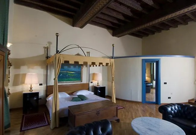 Castello Di Carimate Hotel
