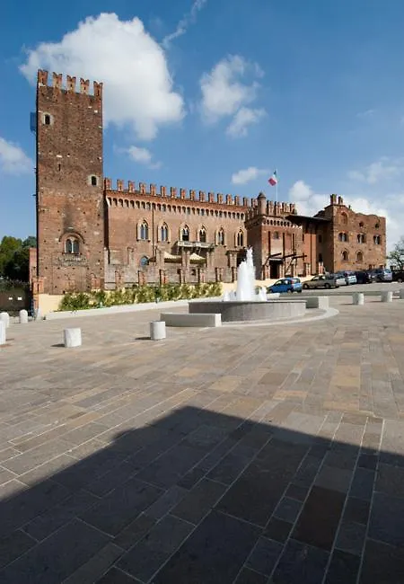 Castello Di Carimate Hotel