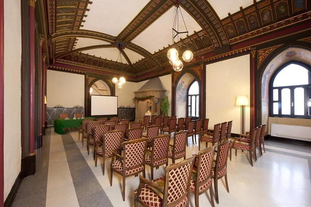 Castello Di Carimate Hotel
