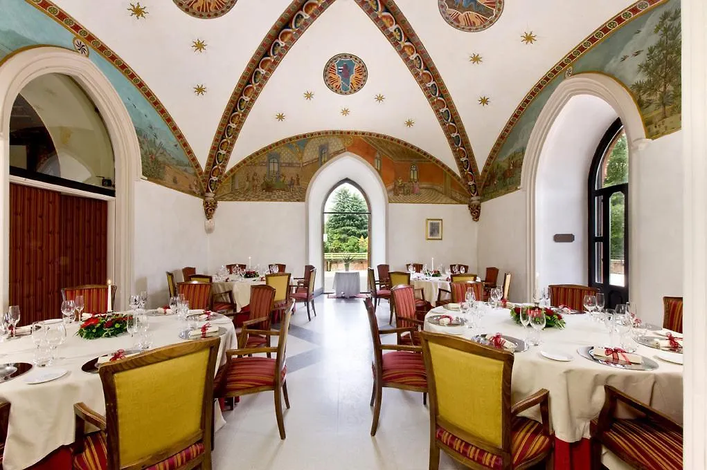 Castello Di Carimate Hotel