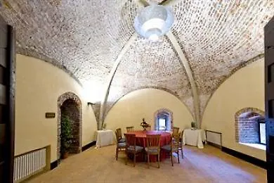 Castello Di Carimate Hotel
