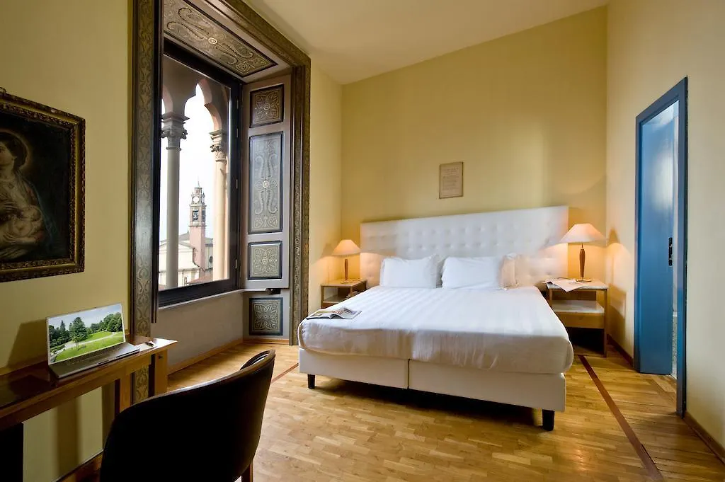 Castello Di Carimate Hotel
