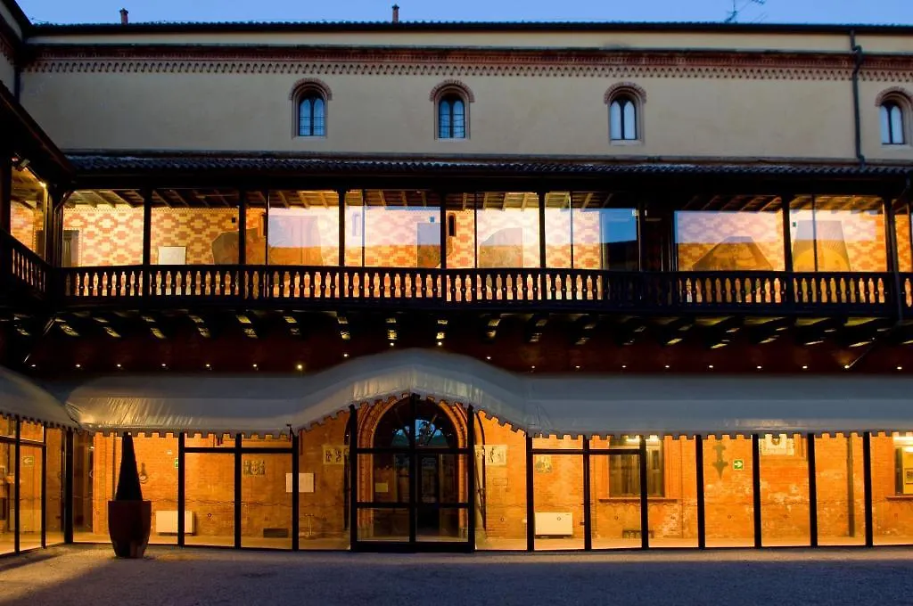 Castello Di Carimate Hotel