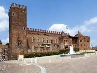 Castello Di Carimate Hotel