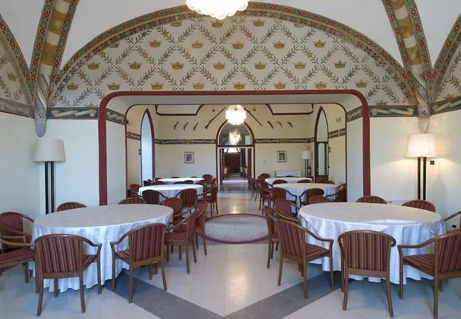 Castello Di Carimate Hotel 4*,