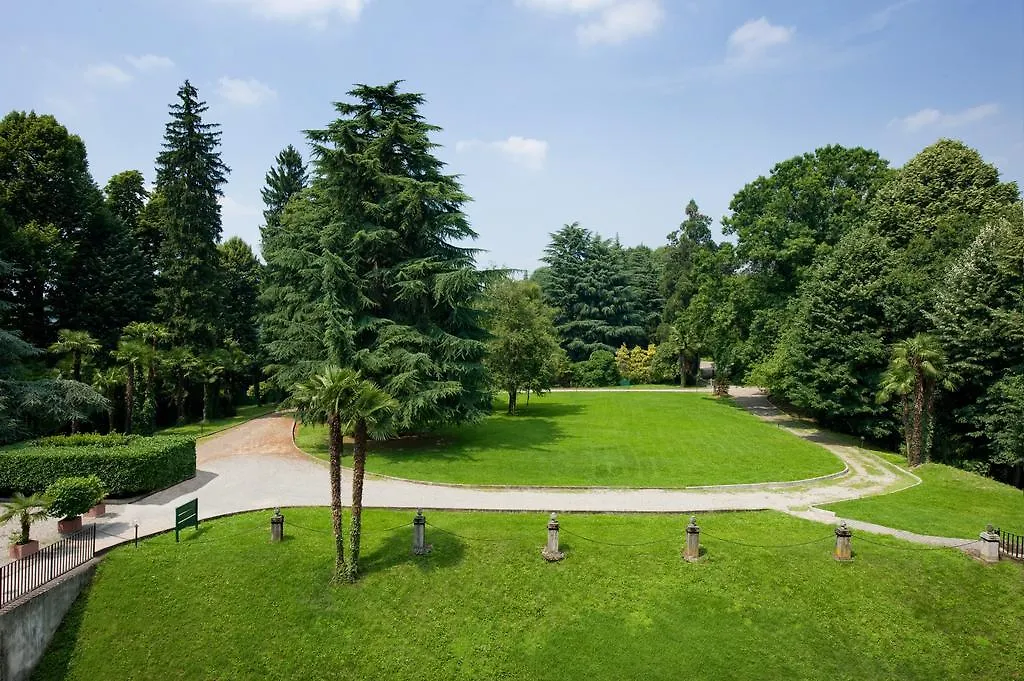 Castello Di Carimate Hotel