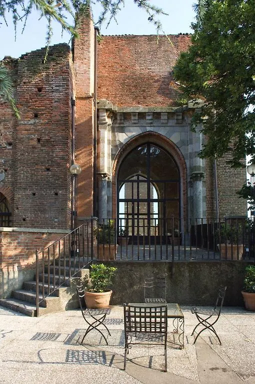 Castello Di Carimate Hotel