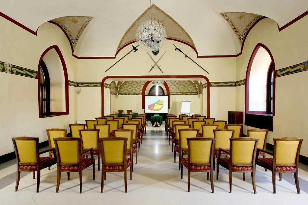 Castello Di Carimate Hotel 4*,