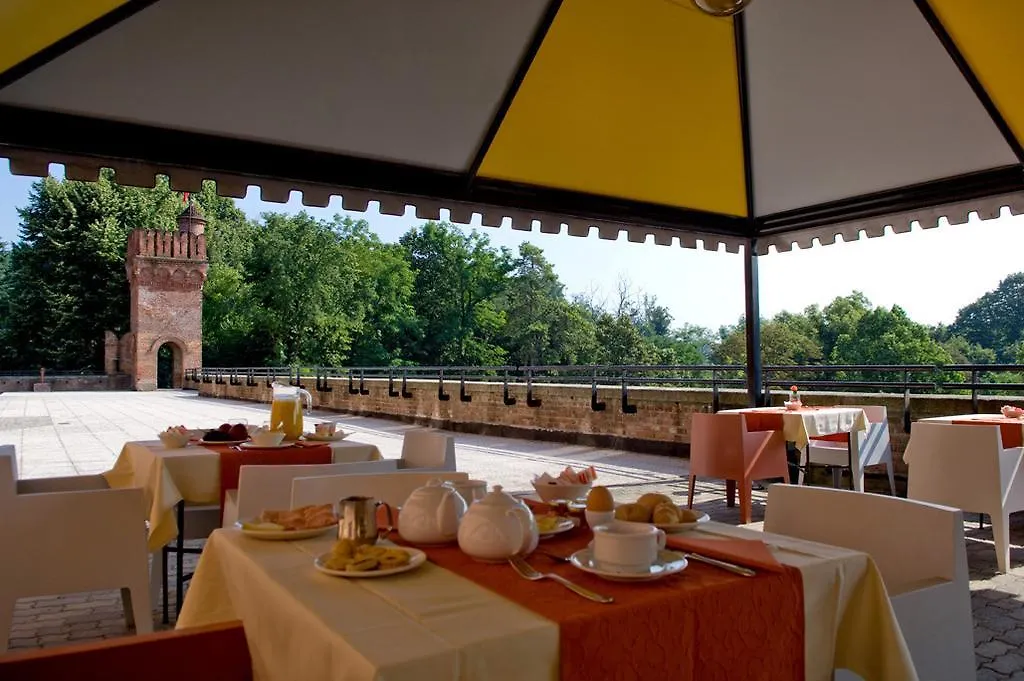 Castello Di Carimate Hotel