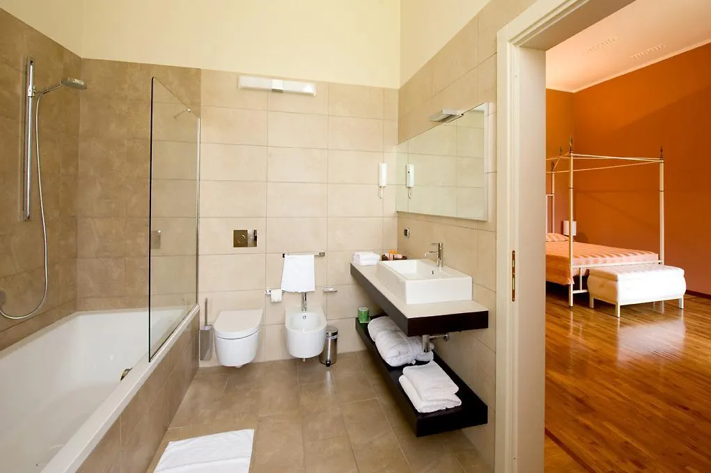 Castello Di Carimate Hotel 4*,  Italia